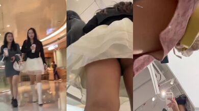 商城跟随偷窥两闺蜜 白裙白长靴美女 黑骚丁看着很性感